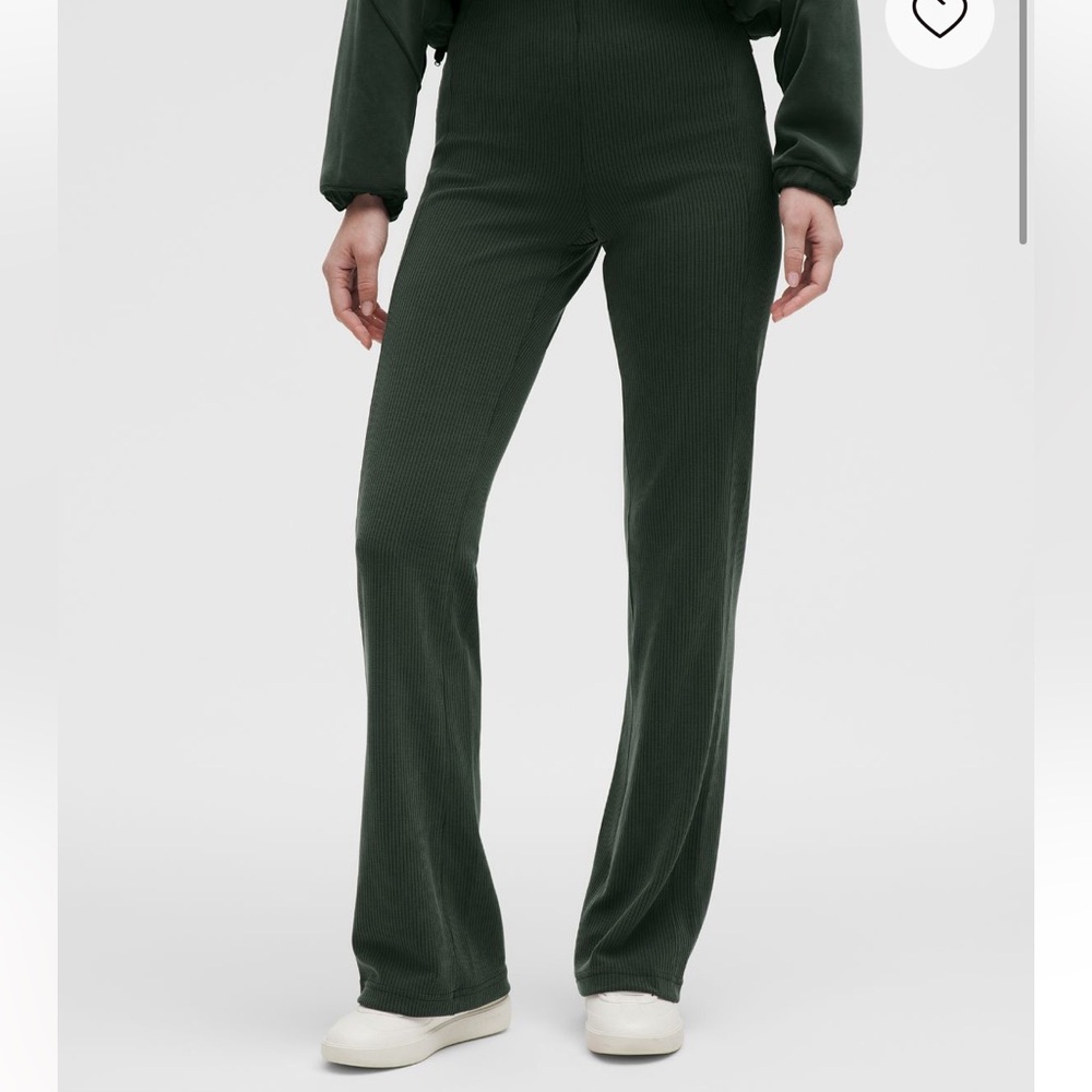 NWOT Lululemon Ribbed Softstreme Flared Pant